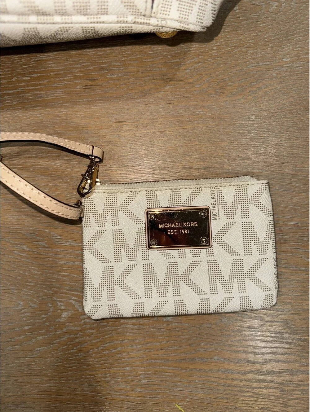 Michael Kors Signature Jet Set Tote in Vanilla w/ Matching Zipper Wallet Pouch